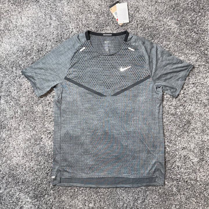 NIKE TECHKNIT T-SHIRT GREY