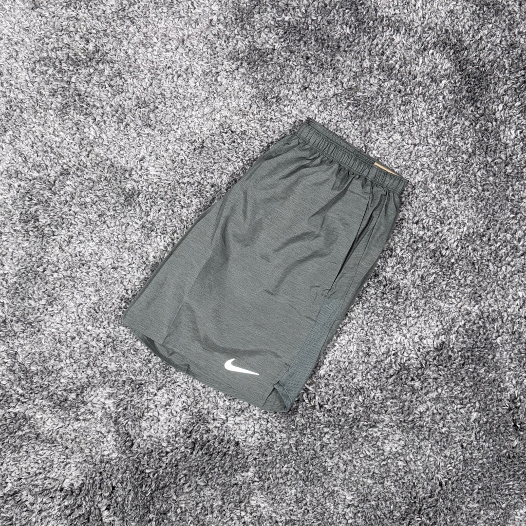 NIKE MILER T-SHIRT GREY & GREY CHALLENGER SHORTS SET