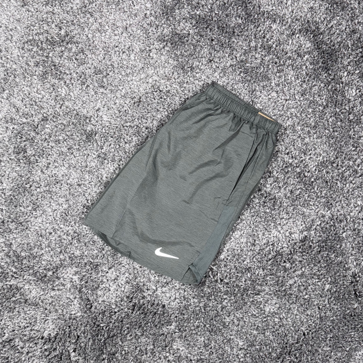 NIKE MILER T-SHIRT GREY & GREY CHALLENGER SHORTS SET